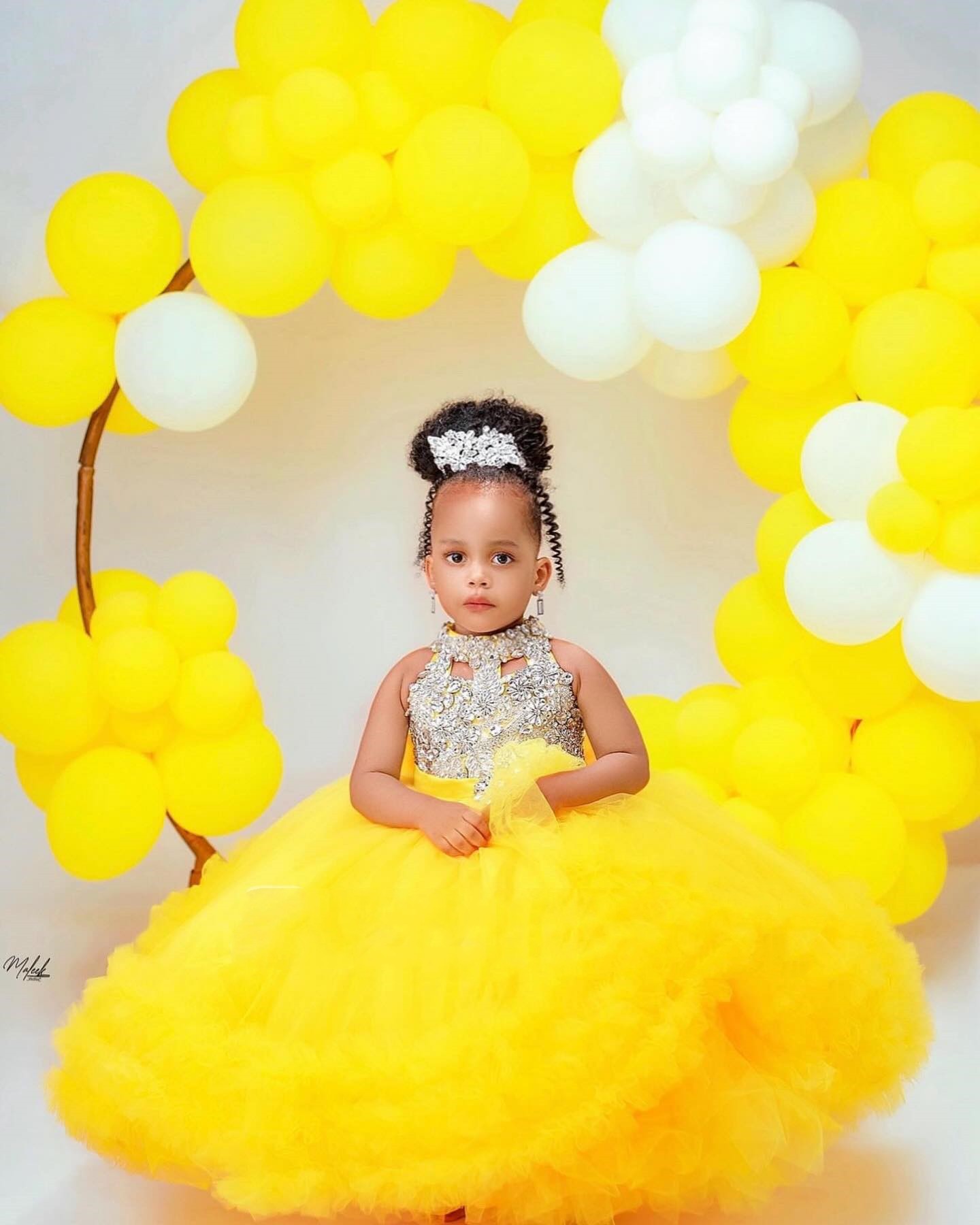 Prachtige gele bloemenmeisjesj - Baby Clothing Embroidery recensie en prijs