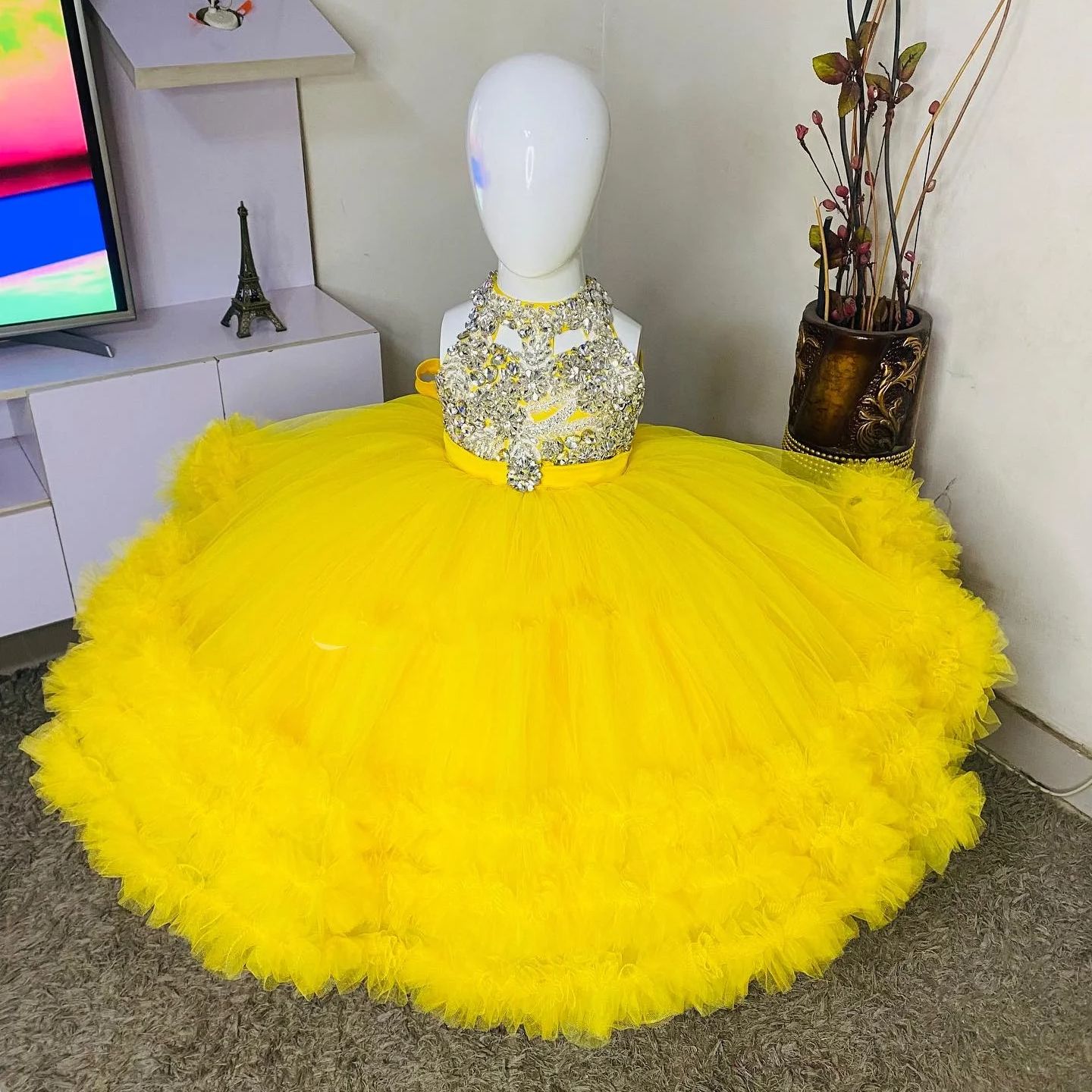Prachtige gele bloemenmeisjesj - Baby Clothing Embroidery recensie en prijs